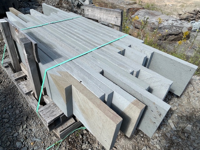 Lot 1: 3 pallets 2" thermal bluestone treads 3